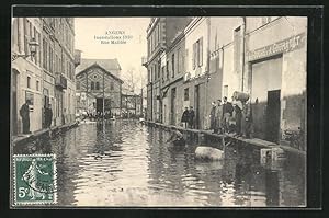 Ansichtskarte Angers, Inondations 1910, Rue Maillée, Strassenpartie bei Hochwasser