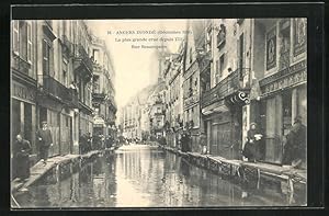 Ansichtskarte Angers, Inondations 1910, Rue Beaurepaire, Strassenpartie bei Hochwasser