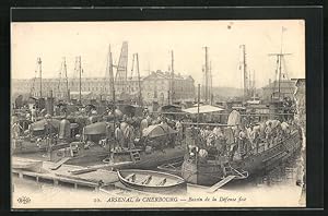 Carte postale Cherbourg, Bassin de la Défense fixe, Kriegsschiffe im le port