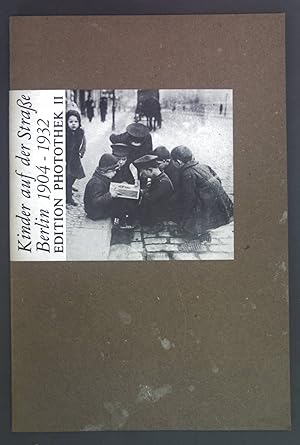 Bild des Verkufers fr Kinder auf der Strae Berlin 1904-1932. Edition Photothek II. zum Verkauf von books4less (Versandantiquariat Petra Gros GmbH & Co. KG)