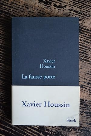 Imagen del vendedor de La fausse porte a la venta por Un livre en poche