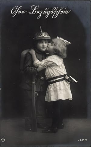 Ansichtskarte / Postkarte Junger Soldat und seine Geliebte, Kaiserreich, Kuss