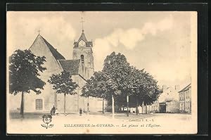Carte postale Villeneuve-la-Guyard, La place et l`Église