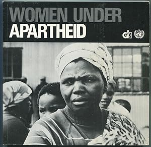 Bild des Verkufers fr Women Under Apartheid: In Photographs and Text zum Verkauf von Between the Covers-Rare Books, Inc. ABAA