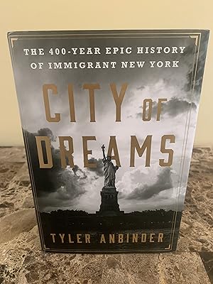 Bild des Verkufers fr City of Dreams: The 400-Year Epic History of Immigrant New York [SIGNED FIRST EDITION] zum Verkauf von Vero Beach Books