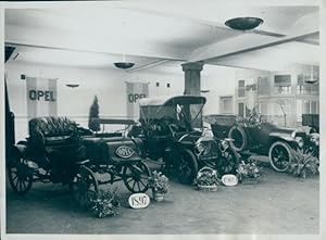 Foto Automobile in einer Halle, Opel, Ausstellung, Ernst Dello, Hamburg