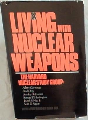 Immagine del venditore per Living with Nuclear Weapons venduto da Chapter 1