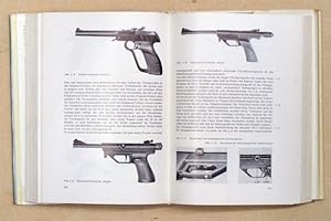 Bild des Verkufers fr Handbuch der Faustfeuerwaffen. zum Verkauf von antiquariat peter petrej - Bibliopolium AG