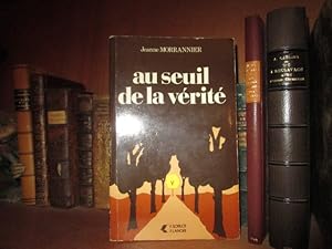 Imagen del vendedor de Au seuil de la vrit a la venta por Librairie FAUGUET