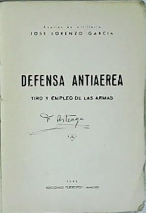 Imagen del vendedor de Defensa antiarea. Tiro y empleo de armas. a la venta por Librera y Editorial Renacimiento, S.A.