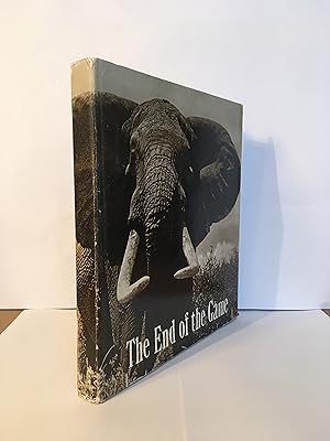 Immagine del venditore per The End of the Game - The Last Word from Paradise. A Pictorial Documentation of the Origins, History & Prospects of the Big Game in Africa. venduto da Peter Ellis, Bookseller, ABA, ILAB