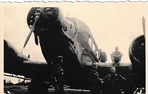 II. WK-Soldaten mit Flugzeug - Photographie