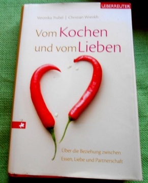 Vom Kochen und vom Lieben. Über die Beziehung zwischen Essen, Liebe und Partnerschaft. Mit Illust...