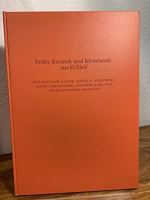 Bild des Verkufers fr Frhe Keramik und Kleinfunde aus El-Tarif. I : Vordynastische und archaische Funde. II : Keramik aus den Mastabas des Alten Reiches. Teil 1 von Boleslaw Ginter, Janusz K. Kozlowski, Maciej Pawlikowski und Joachim Sliwa. Aus dem Polnischen bersetzt von Halina Stachowska und Zbigniew Pisz. Teil 2 von Helke Kammerer-Grothaus unter Mitarbeit von Eva-Maria Engel mit einem Beitrag von Josef Riederer. zum Verkauf von Antiquariat an der Nikolaikirche