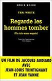 Bild des Verkufers fr Regarde Les Hommes Tomber : Un Trio Sans Espoir zum Verkauf von RECYCLIVRE