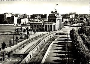 Ansichtskarte / Postkarte Berlin Mitte, Brandenburger Tor nach dem 13. August 1961