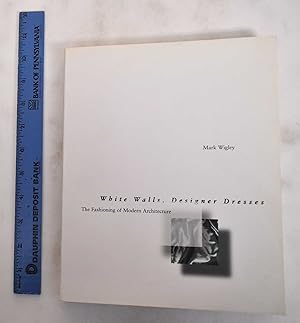 Immagine del venditore per White Walls, Designer Dresses: The Fashioning Of Modern Architecture venduto da Mullen Books, ABAA