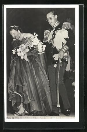 Seller image for Ansichtskarte Parijs, het Koninklijk Paar verlaat de opera 1950 for sale by Bartko-Reher