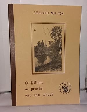 Imagen del vendedor de Le Village se penche sur son pass a la venta por Librairie Albert-Etienne