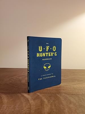 The UFO Hunter's Handbook (Field Guides to Paranormal) - LRBP