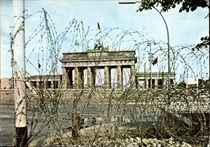 Ansichtskarte / Postkarte Berlin Tiergarten, Brandenburger Tor mit Mauer, Stacheldraht
