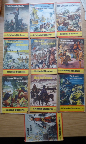 Bild des Verkufers fr Erlebnis Bcherei 10 Bnde. Heft 14: Gold in Alaska; Heft 16: Die Revolte der Rikschakulis; Heft 20: Aufruhr in Indien; Heft 21: Mit Schill in die Freiheit; Heft 24: Mit der Kamera unter Kopfjgern; Heft 29: Unter Blasrohrindianern; Heft 50: Karavellen segeln nach Indien; Heft 52: Drei Leutnants von Francois; Heft 65: Unter Gummizapfern am Amazonas; Heft 67: Drei Kreuze in Sibirien; zum Verkauf von Elops e.V. Offene Hnde