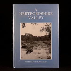 Image du vendeur pour A Hertfordshire Valley mis en vente par Rooke Books PBFA