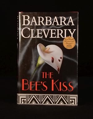 Image du vendeur pour The Bee's Kiss mis en vente par Rooke Books PBFA