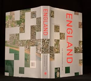 Bild des Verkufers fr England The Photographic Atlas Edited by 2001 - London - HarperCollins 18" by 12.5"; 775pp. zum Verkauf von Rooke Books PBFA