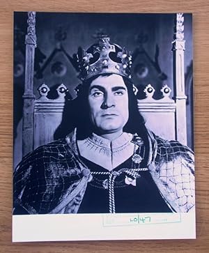 Imagen del vendedor de A photograph of Laurence Olivier in character as Richard III in the Shakespeare film he directed in 1955 - from Olivier's Collection a la venta por Christian White Rare Books Ltd