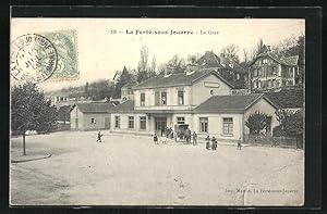 Ansichtskarte La Ferté-sous-Jouarre, Passanten vor dem Bahnhofsgebäude, la Gare