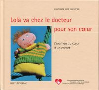 Lola va chez le docteur pour son coeur. L'examen du coeur d'un enfant.