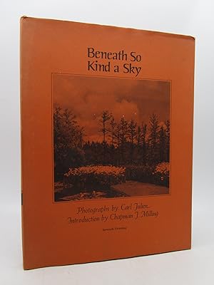 Imagen del vendedor de Beneath So Kind a Sky: The Scenic Architectural Beauty of South Carolina a la venta por Shelley and Son Books (IOBA)