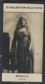 Photographie de la collection Félix Potin (4 x 7,5 cm) représentant : Brohly, actrice. Début XXe....