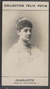 Photographie de la collection Félix Potin (4 x 7,5 cm) représentant : Reine Charlotte de Würtembe...