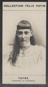 Photographie de la collection Félix Potin (4 x 7,5 cm) représentant : Thyra - Princesse de Danema...