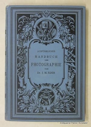 Bild des Verkufers fr Das Lichtpausverfahren, die Platinotypie und verschiedene Copirverfahren ohne Silbersalze. 2., vermehrte u. verbesserte Auflage. Halle, Knapp, 1899. Mit 10 Holzschnitten. VII S., S. 196-306 (so vollstndig). BIllustrierter Or.-Lwd.; Kanten minimal berieben. (Ausfhrliches Handbuch der Photographie, 13 bzw. 4. Band, Heft 2). zum Verkauf von Jrgen Patzer