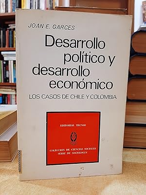 Imagen del vendedor de DESARROLLO POLTICO Y DESARROLLO ECONMICO. Los casos de Chile y Colombia. a la venta por LLIBRERIA KEPOS-CANUDA