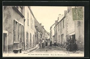Carte postale Alise-Sainte-Reine, Rue du Miroir, Einwohner auf der Strasse