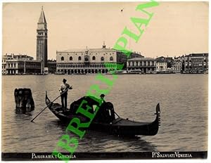 Venezia. Panorama e gondola.