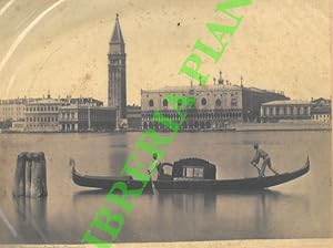 Venezia. Panorama e gondola.