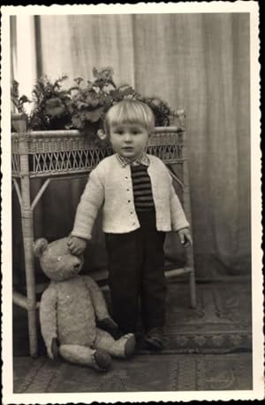 Foto Ansichtskarte / Postkarte Kiefersfelden, Junge mit Teddy, Portrait