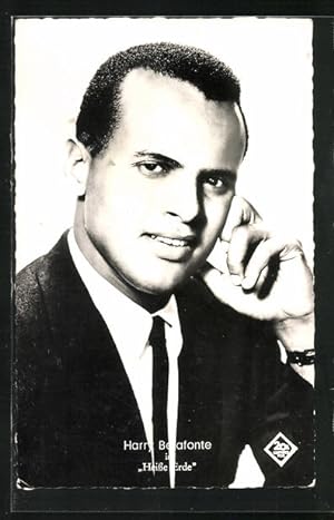 Image du vendeur pour Ansichtskarte Schauspieler Harry Belafonte in dem Film Heisse Erde mis en vente par Bartko-Reher