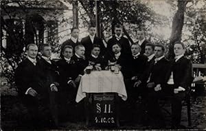 Bild des Verkufers fr Foto Ansichtskarte / Postkarte Riege Wacker 04.10.1908, Mnner in Anzgen mit Bierkrgen zum Verkauf von akpool GmbH