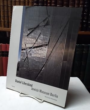 Bild des Verkufers fr Daniel Libeskind: Jewish Museum, Berlin: Between the Lines zum Verkauf von Structure, Verses, Agency  Books