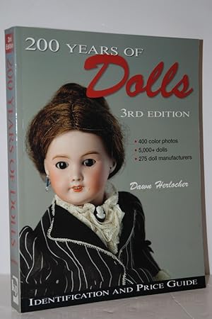 Imagen del vendedor de 200 Years of Dolls Identification and Price Guide a la venta por Nugget Box  (PBFA)