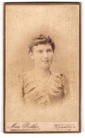 Seller image for Fotografie Max Rother, Rosswein, Portrait junge Dame in zeitgenssischer Kleidung for sale by Bartko-Reher