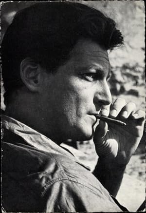 Bild des Verkufers fr Ansichtskarte / Postkarte Schauspieler Carlos Thompson, Portrait mit Zigarette, Das Tal der Knige zum Verkauf von akpool GmbH
