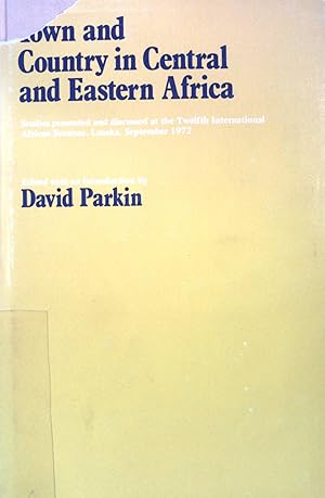 Bild des Verkufers fr Town and Country in Central and Eastern Africa (International African Institute S.) zum Verkauf von books4less (Versandantiquariat Petra Gros GmbH & Co. KG)