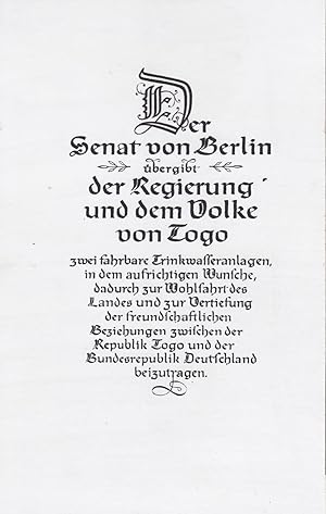 Urkunde zur Übergabe von zwei fahrbaren Trinkwasseranlagen an die Republik Togo im April 1962. Or...